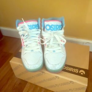 Looking for some comfortable skateboard sneakers